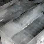 凍りにくい環境で「氷」になる氷は透明