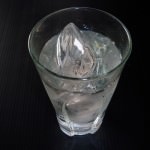 凍りにくい環境で「氷」になる氷は透明